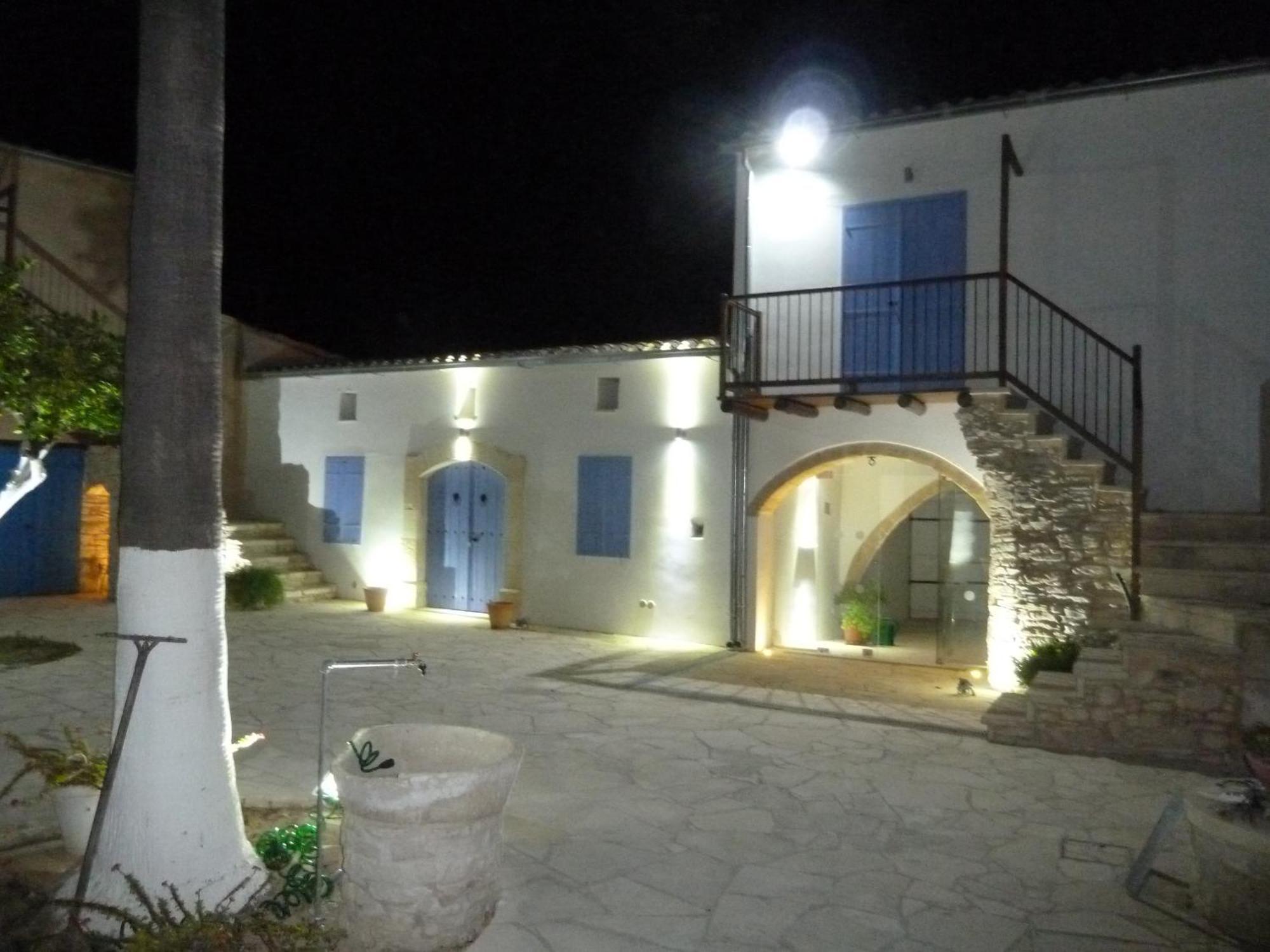 To Archontiko Tis Anastasias Athienou Exterior photo