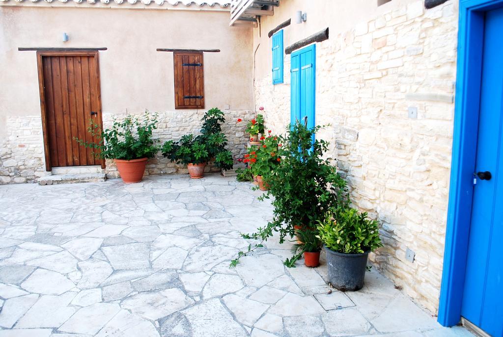 To Archontiko Tis Anastasias Athienou Exterior photo