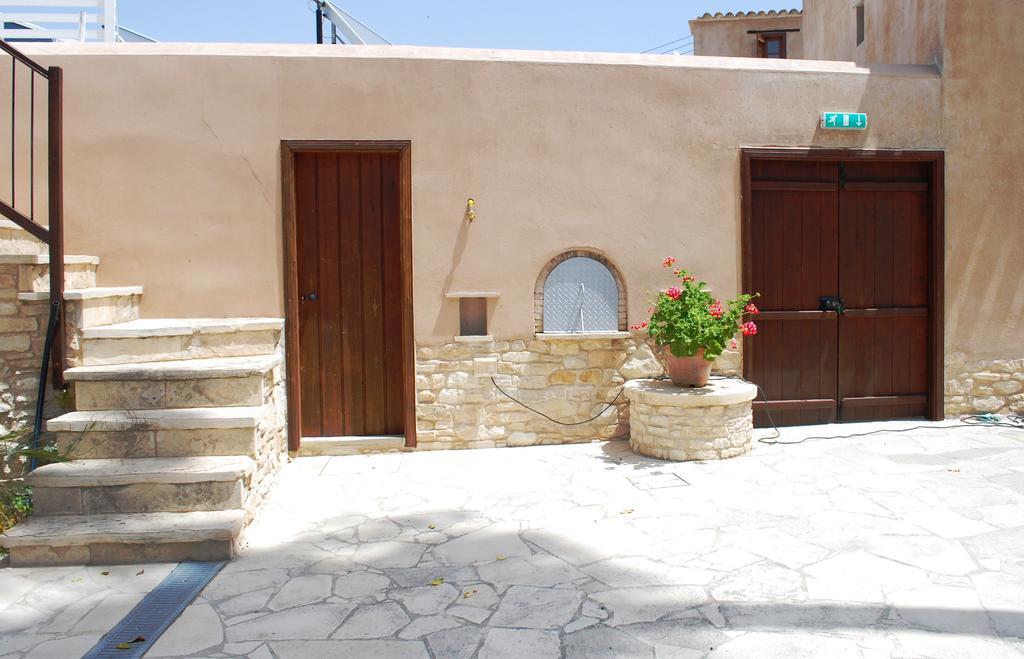 To Archontiko Tis Anastasias Athienou Exterior photo